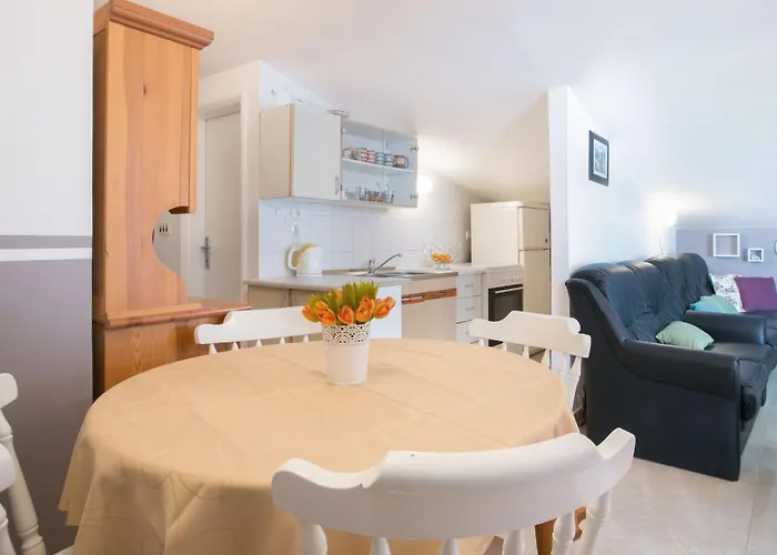 Apartament Mit Balkon Und Herrlichem Meerblick By Interhome