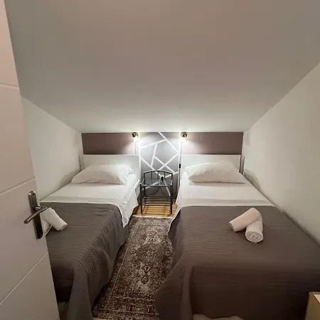 Mit Balkon Und Herrlichem Meerblick By Interhome Apartament Trogir